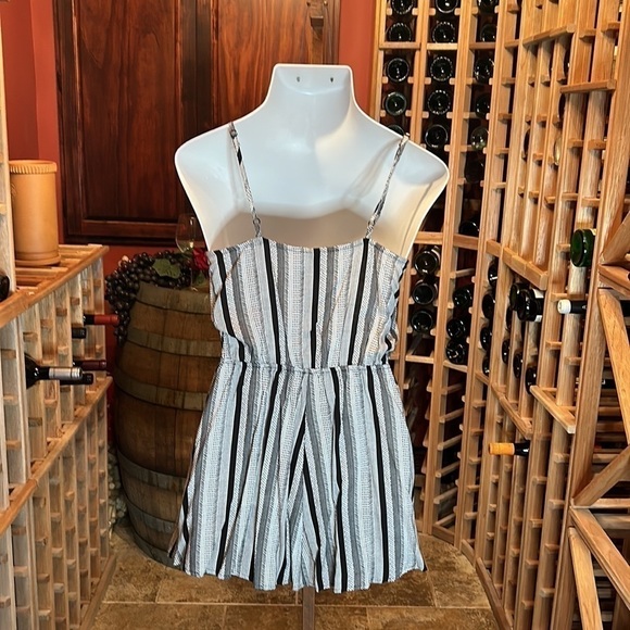 H&M DIVIDED Black & White Print Romper Size 8 - Picture 4 of 7